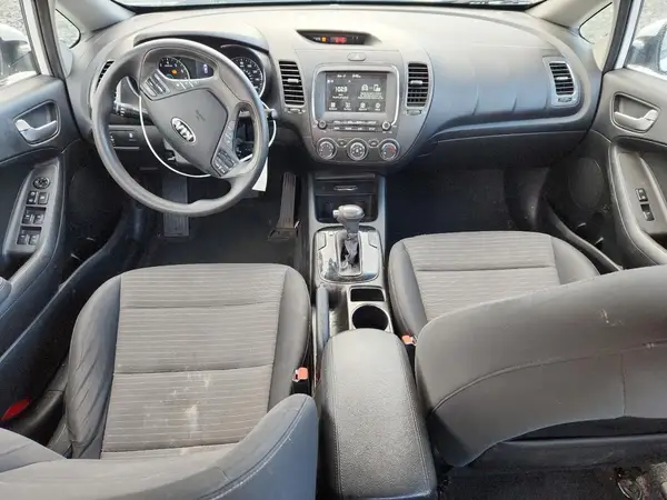 3KPFL4A76JE274736 2018 KIA FORTE - Image 8