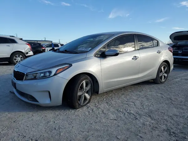 3KPFL4A76JE274817 2018 KIA FORTE - Image 1