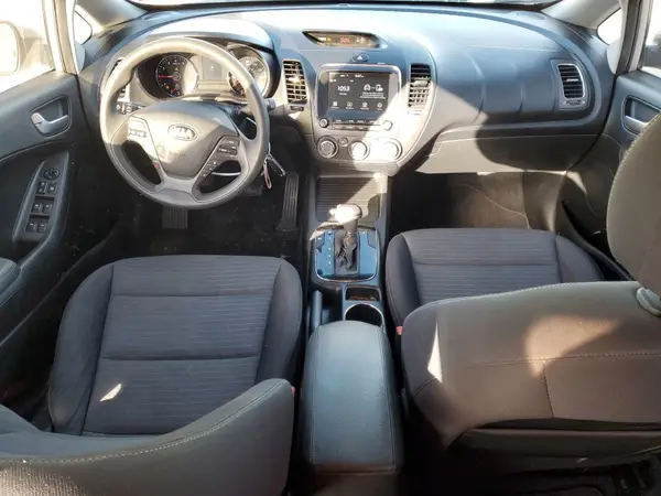 3KPFL4A76JE274817 2018 KIA FORTE - Image 8