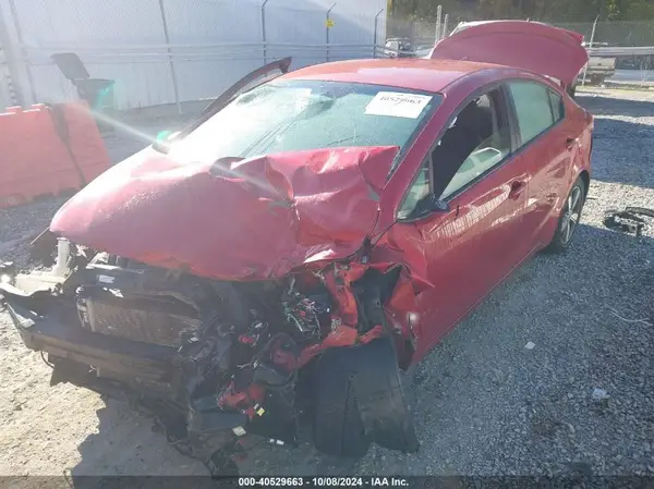3KPFL4A76JE275305 2018 KIA FORTE - Image 2