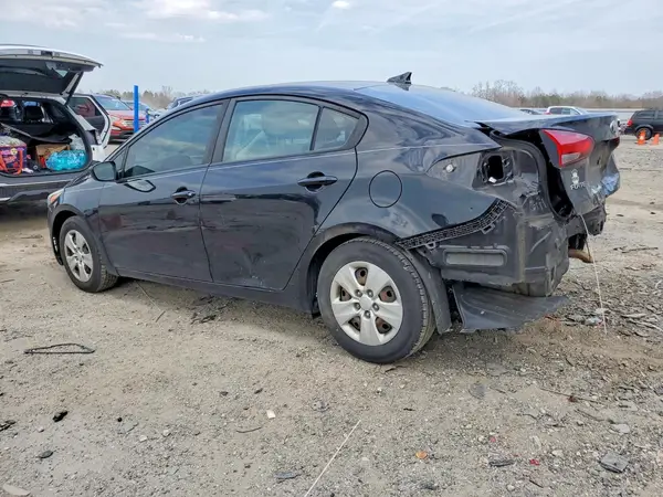 3KPFL4A76JE275496 2018 KIA FORTE - Image 2