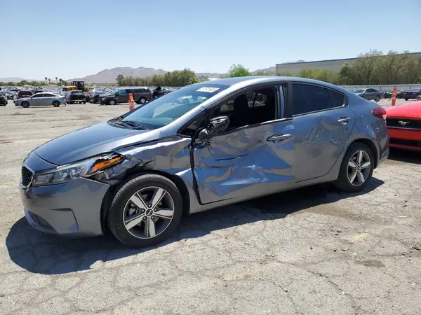 3KPFL4A76JE275935 2018 KIA FORTE - Image 1