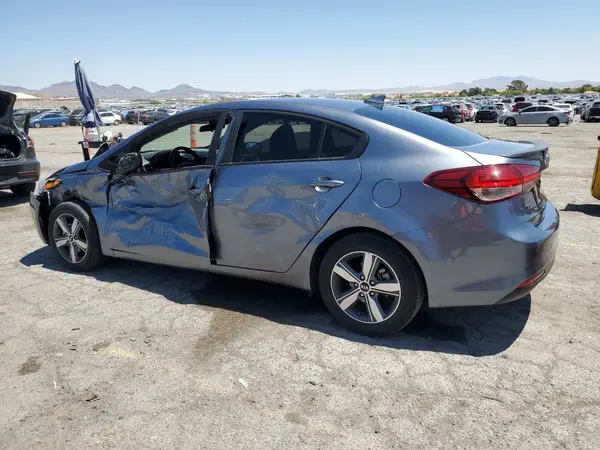 3KPFL4A76JE275935 2018 KIA FORTE - Image 2