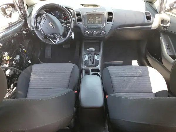 3KPFL4A76JE275935 2018 KIA FORTE - Image 8