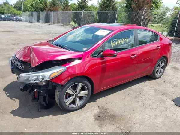 3KPFL4A76JE276440 2018 KIA FORTE - Image 2