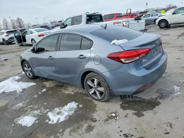 3KPFL4A76JE279001 2018 KIA FORTE - Image 2