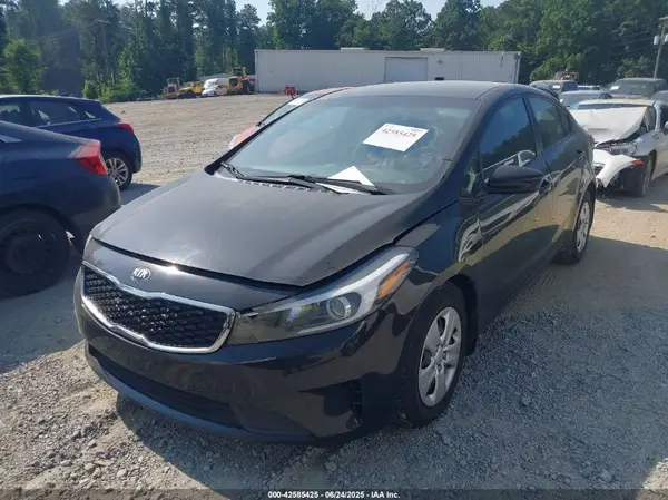 3KPFL4A77HE009592 2017 KIA FORTE - Image 2