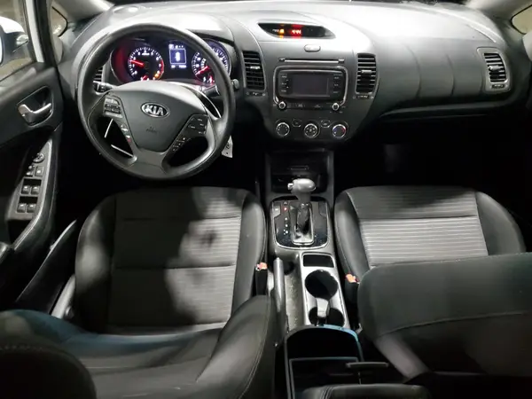 3KPFL4A77HE009849 2017 KIA FORTE - Image 8