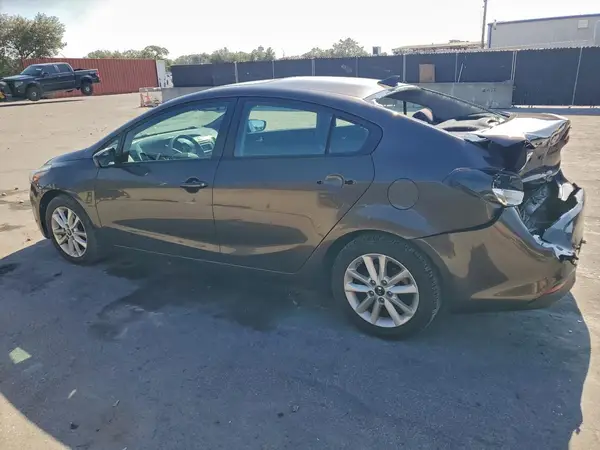 3KPFL4A77HE011035 2017 KIA FORTE - Image 2