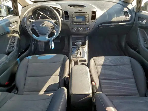 3KPFL4A77HE011035 2017 KIA FORTE - Image 8