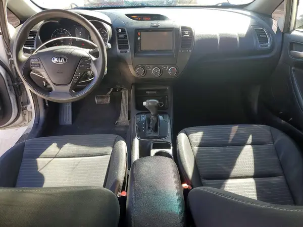 3KPFL4A77HE011505 2017 KIA FORTE - Image 8