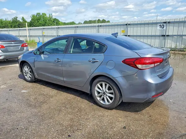 3KPFL4A77HE011570 2017 KIA FORTE - Image 2