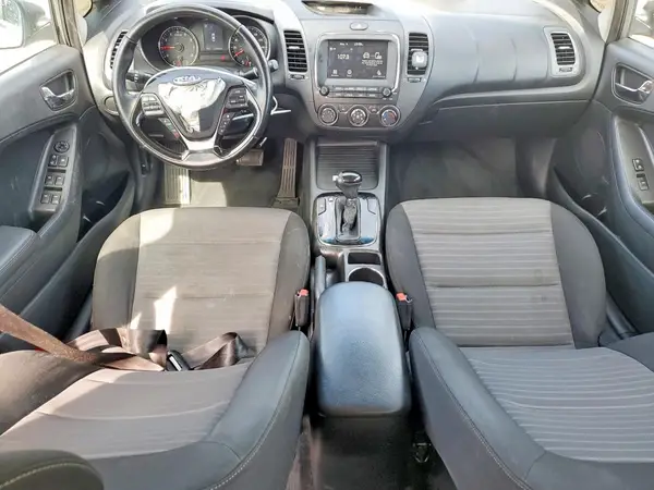 3KPFL4A77HE011570 2017 KIA FORTE - Image 8
