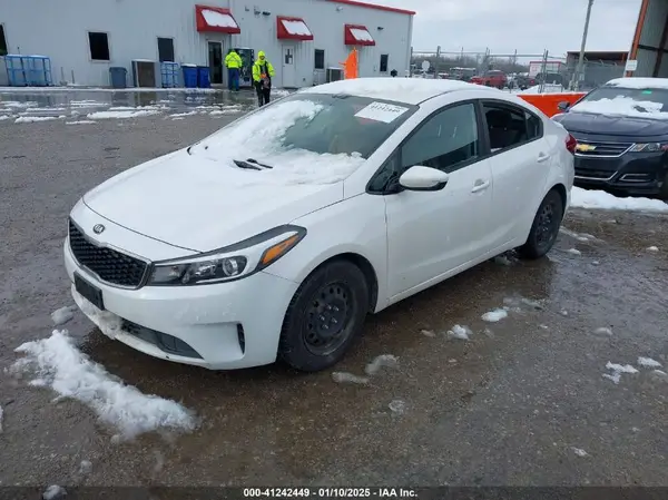3KPFL4A77HE013450 2017 KIA FORTE - Image 2