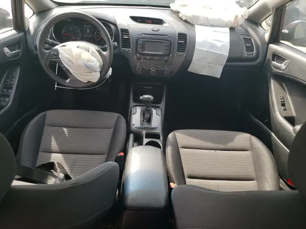3KPFL4A77HE013593 2017 KIA FORTE - Image 8