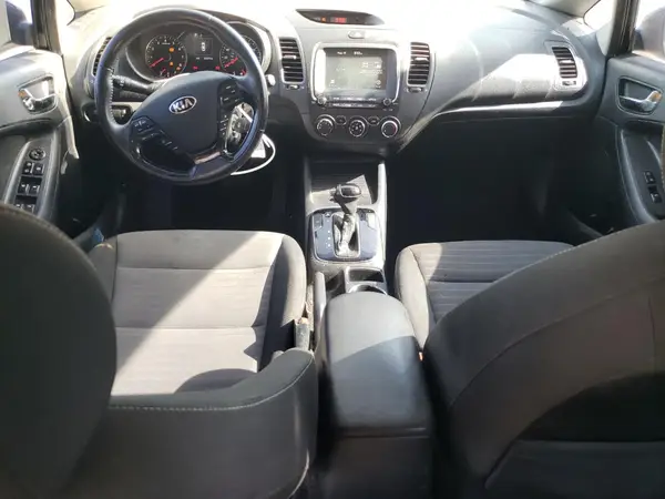 3KPFL4A77HE014453 2017 KIA FORTE - Image 8