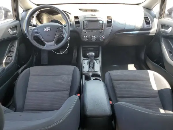 3KPFL4A77HE014565 2017 KIA FORTE - Image 8