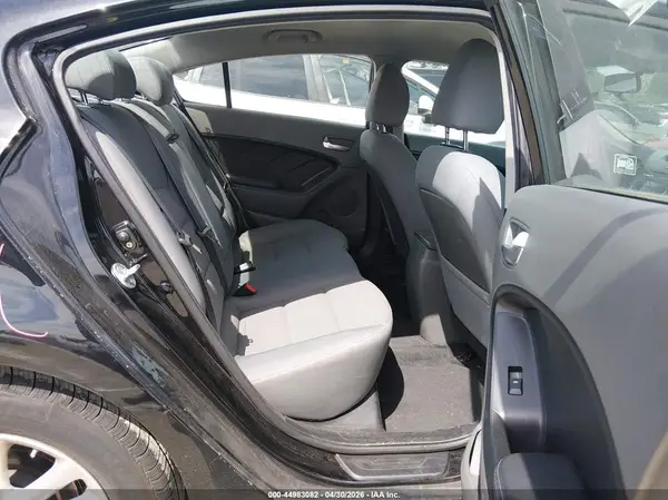 3KPFL4A77HE018311 2017 KIA FORTE - Image 8