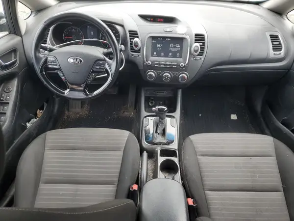 3KPFL4A77HE022195 2017 KIA FORTE - Image 8
