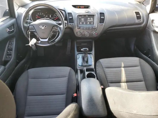 3KPFL4A77HE023430 2017 KIA FORTE - Image 8