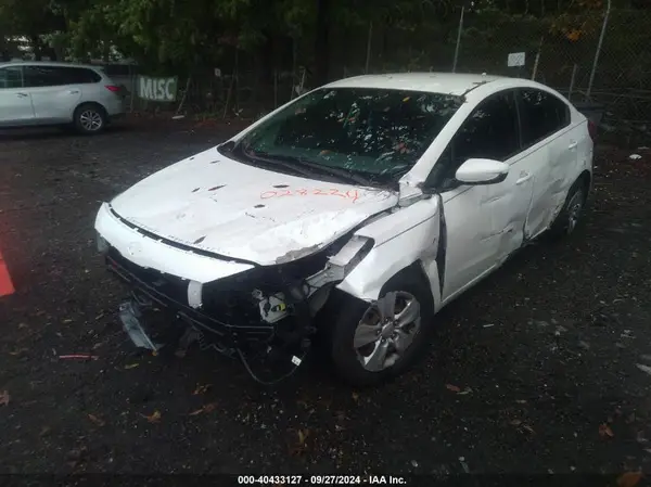 3KPFL4A77HE028224 2017 KIA FORTE - Image 2