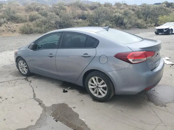 3KPFL4A77HE029440 2017 KIA FORTE - Image 2