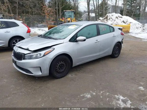 3KPFL4A77HE032211 2017 KIA FORTE - Image 2
