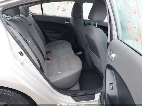 3KPFL4A77HE032211 2017 KIA FORTE - Image 8