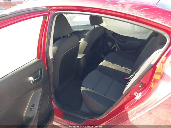 3KPFL4A77HE034671 2017 KIA FORTE - Image 8