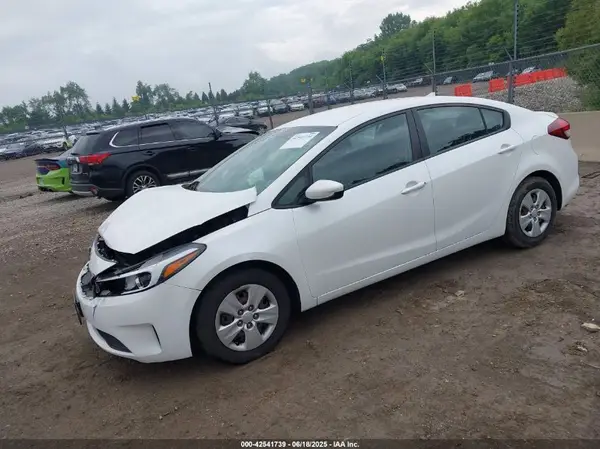 3KPFL4A77HE048165 2017 KIA FORTE - Image 2