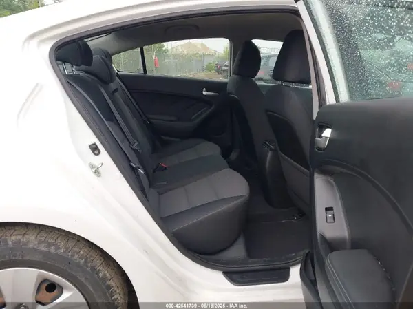 3KPFL4A77HE048165 2017 KIA FORTE - Image 8