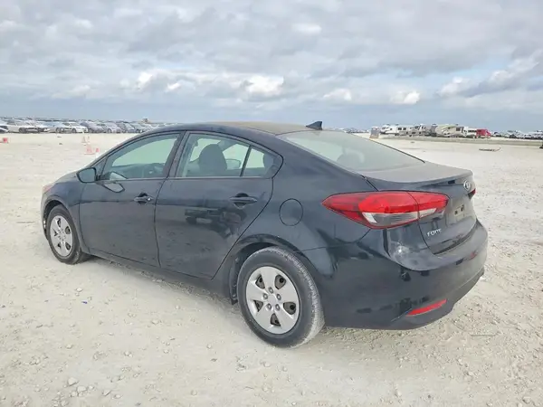 3KPFL4A77HE050076 2017 KIA FORTE - Image 2