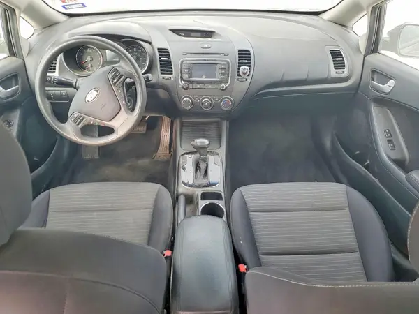 3KPFL4A77HE050076 2017 KIA FORTE - Image 8