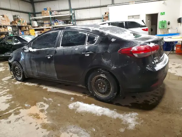 3KPFL4A77HE051647 2017 KIA FORTE - Image 2