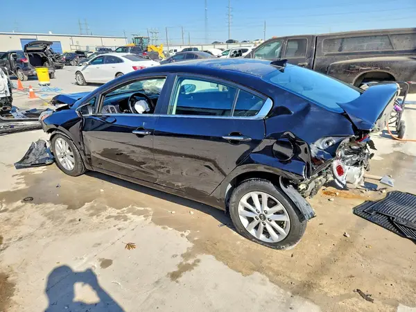 3KPFL4A77HE055133 2017 KIA FORTE - Image 2