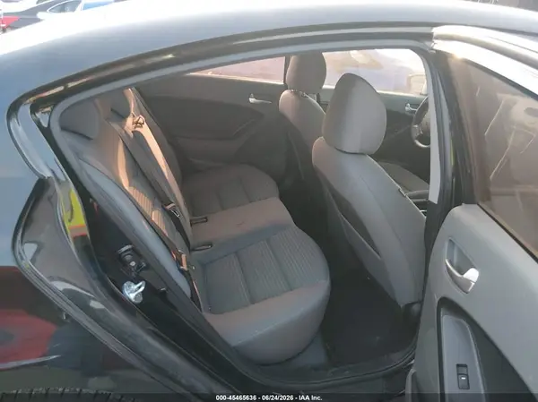3KPFL4A77HE057240 2017 KIA FORTE - Image 8