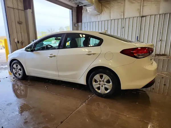 3KPFL4A77HE068822 2017 KIA FORTE - Image 2