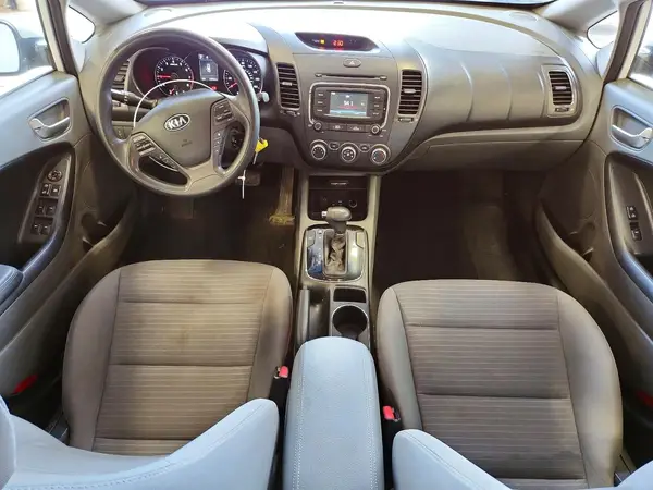 3KPFL4A77HE068822 2017 KIA FORTE - Image 8