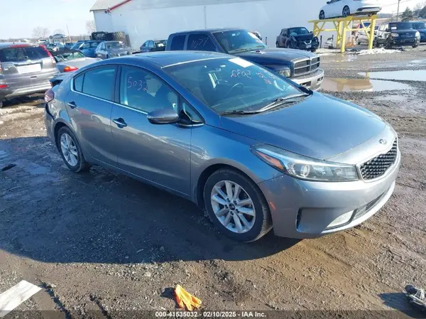 3KPFL4A77HE071879 2017 KIA FORTE - Image 1