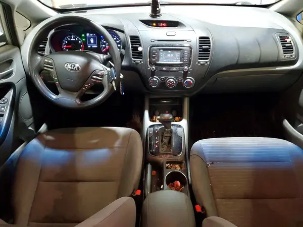 3KPFL4A77HE074460 2017 KIA FORTE - Image 8