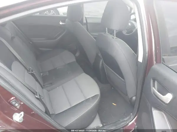 3KPFL4A77HE079528 2017 KIA FORTE - Image 8