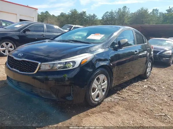 3KPFL4A77HE080453 2017 KIA FORTE - Image 2