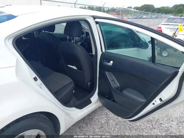 3KPFL4A77HE080811 2017 KIA FORTE - Image 8