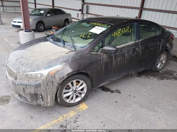 3KPFL4A77HE082218 2017 KIA FORTE - Image 2