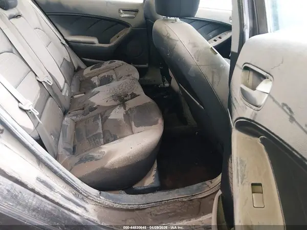 3KPFL4A77HE082218 2017 KIA FORTE - Image 8