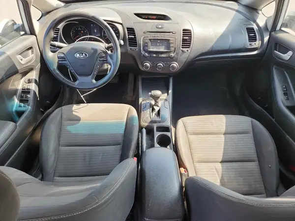 3KPFL4A77HE083269 2017 KIA FORTE - Image 8