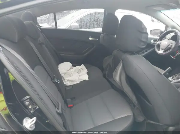 3KPFL4A77HE093106 2017 KIA FORTE - Image 8