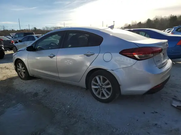 3KPFL4A77HE099777 2017 KIA FORTE - Image 2