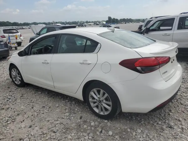 3KPFL4A77HE100328 2017 KIA FORTE - Image 2