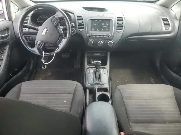 3KPFL4A77HE100328 2017 KIA FORTE - Image 8